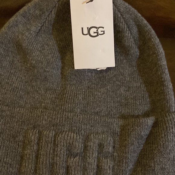 UGG 3D Knit Beanie - Picture 2 of 4
